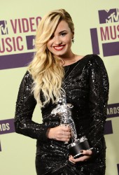 DEMI LOVATO