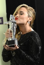 DEMI LOVATO