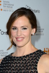 JENNIFER GARNER