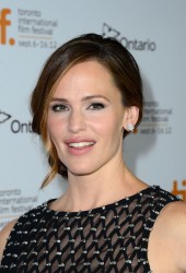 JENNIFER GARNER