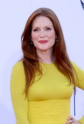 JULIANNE MOORE