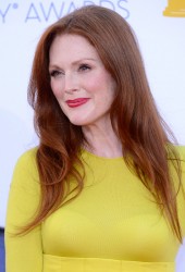 JULIANNE MOORE