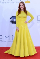 JULIANNE MOORE