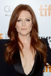 JULIANNE MOORE