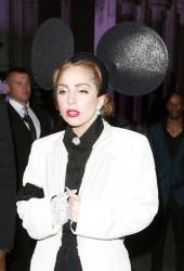 LADY GAGA