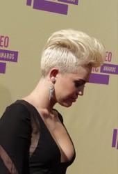 MILEY CYRUS
