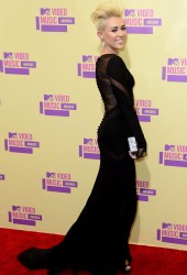 MILEY CYRUS