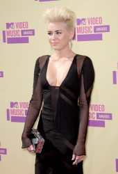 MILEY CYRUS