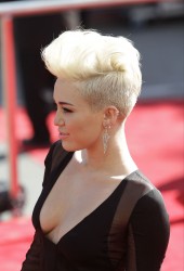 MILEY CYRUS