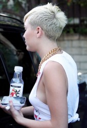MILEY CYRUS