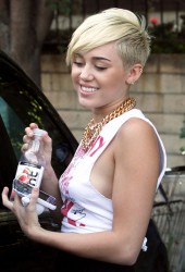 MILEY CYRUS