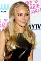 ANNASOPHIA ROBB