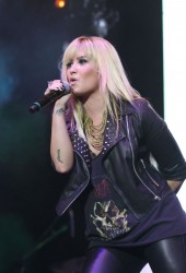 DEMI LOVATO