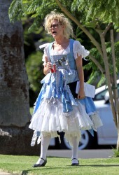 JULIE BOWEN