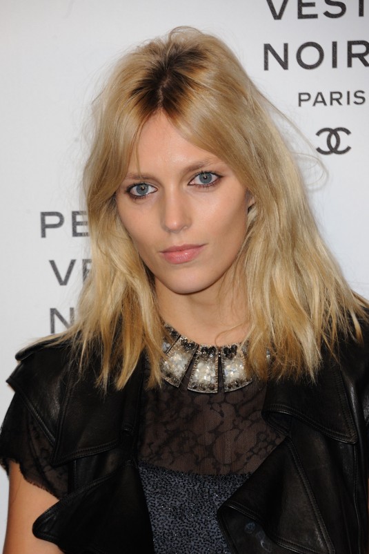 ANJA RUBIK