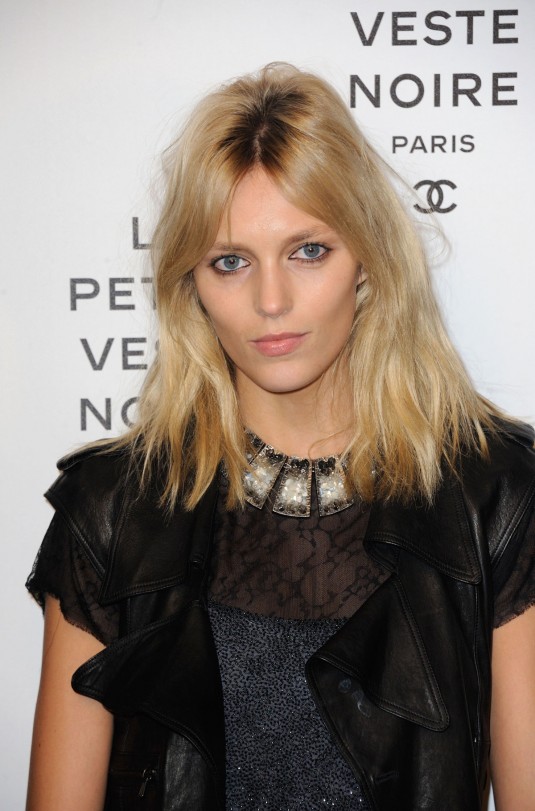 ANJA RUBIK