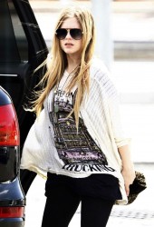 AVRIL LAVIGNE