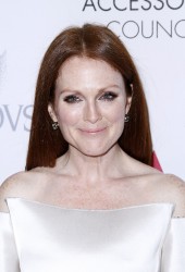 JULIANNE MOORE