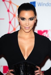 KIM KARDASHIAN