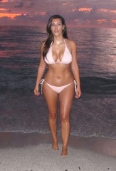 KIM KARDASHIAN