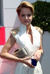MENA SUVARI