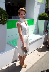 MENA SUVARI