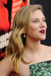 SCARLETT JOHANSSON