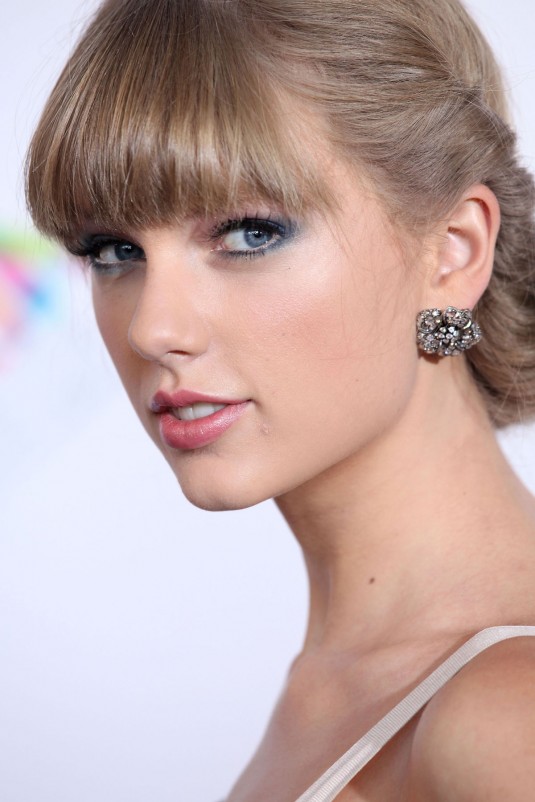 TAYLOR SWIFT