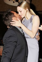 AMANDA SEYFIRED and Hugh Jackman