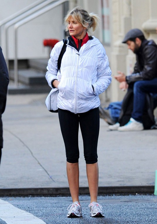 CAMERON DIAZ inTight Leggings