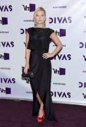 ELISHA CUTHBERT
