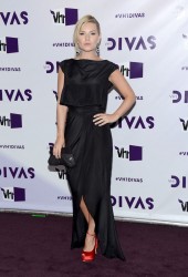 ELISHA CUTHBERT