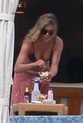 JENNIFER ANISTON