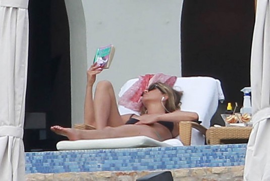 JENNIFER ANISTON 