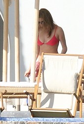 JENNIFER ANISTON