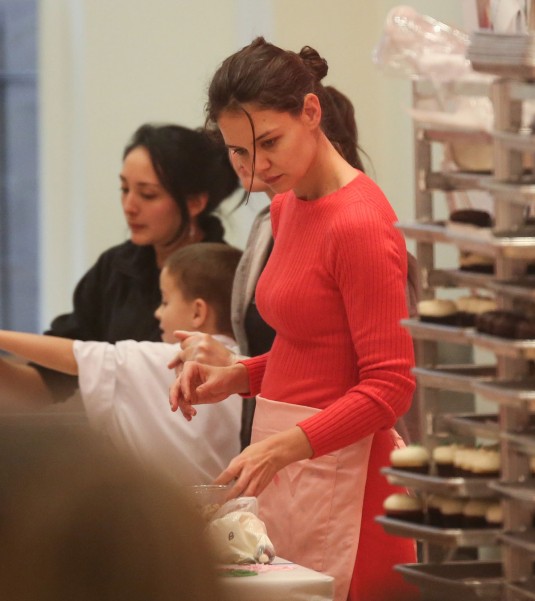KATIE HOLMES