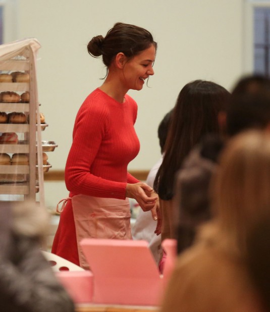 KATIE HOLMES
