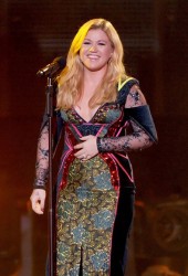 KELLY CLARKSON