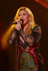 KELLY CLARKSON