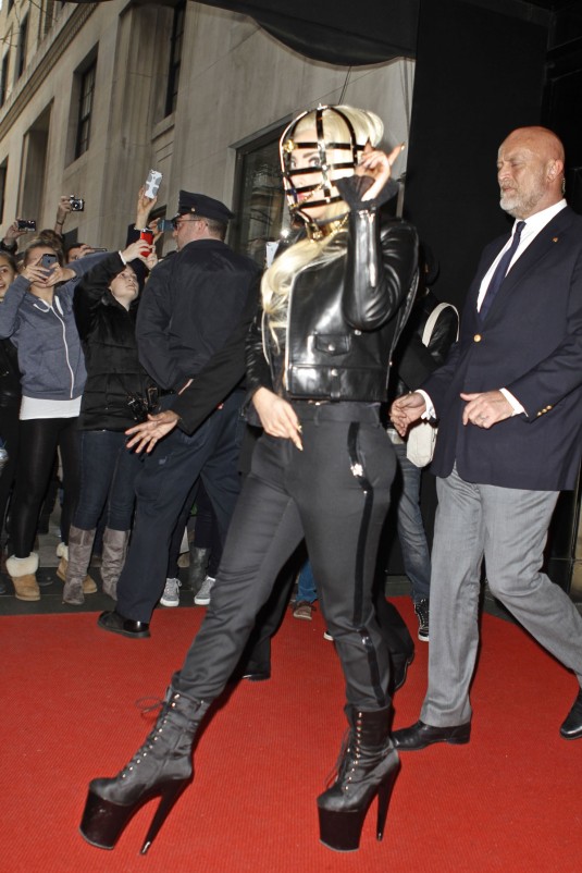 LADY GAGA