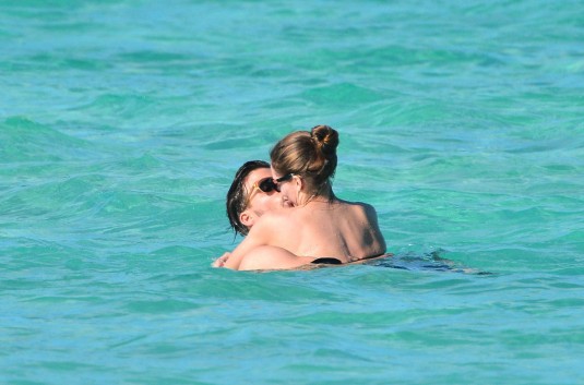 OLIVIA PALERMO and Johannes Huebl