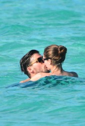 OLIVIA PALERMO and Johannes Huebl