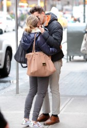 SCARLETT JOHANSSON Kisses Romain Dauriac