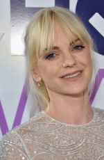 ANNA FARIS at 40th Annual People’s Choice Awards in Los Angeles