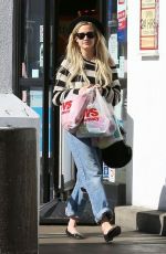ASHLEE SIMPSON Leaves a CVS Pharmacy in Sherman Oaks