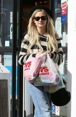 ASHLEE SIMPSON Leaves a CVS Pharmacy in Sherman Oaks