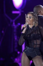 BEYONCE Performs at 2014 Grammy Awards in Los Angeles