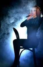 BEYONCE Performs at 2014 Grammy Awards in Los Angeles