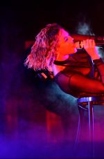BEYONCE Performs at 2014 Grammy Awards in Los Angeles