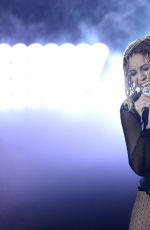 BEYONCE Performs at 2014 Grammy Awards in Los Angeles